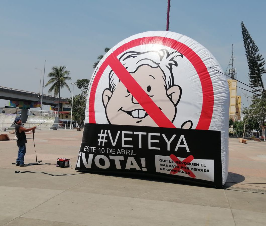 Se manifiestan contra AMLO en Poza Rica