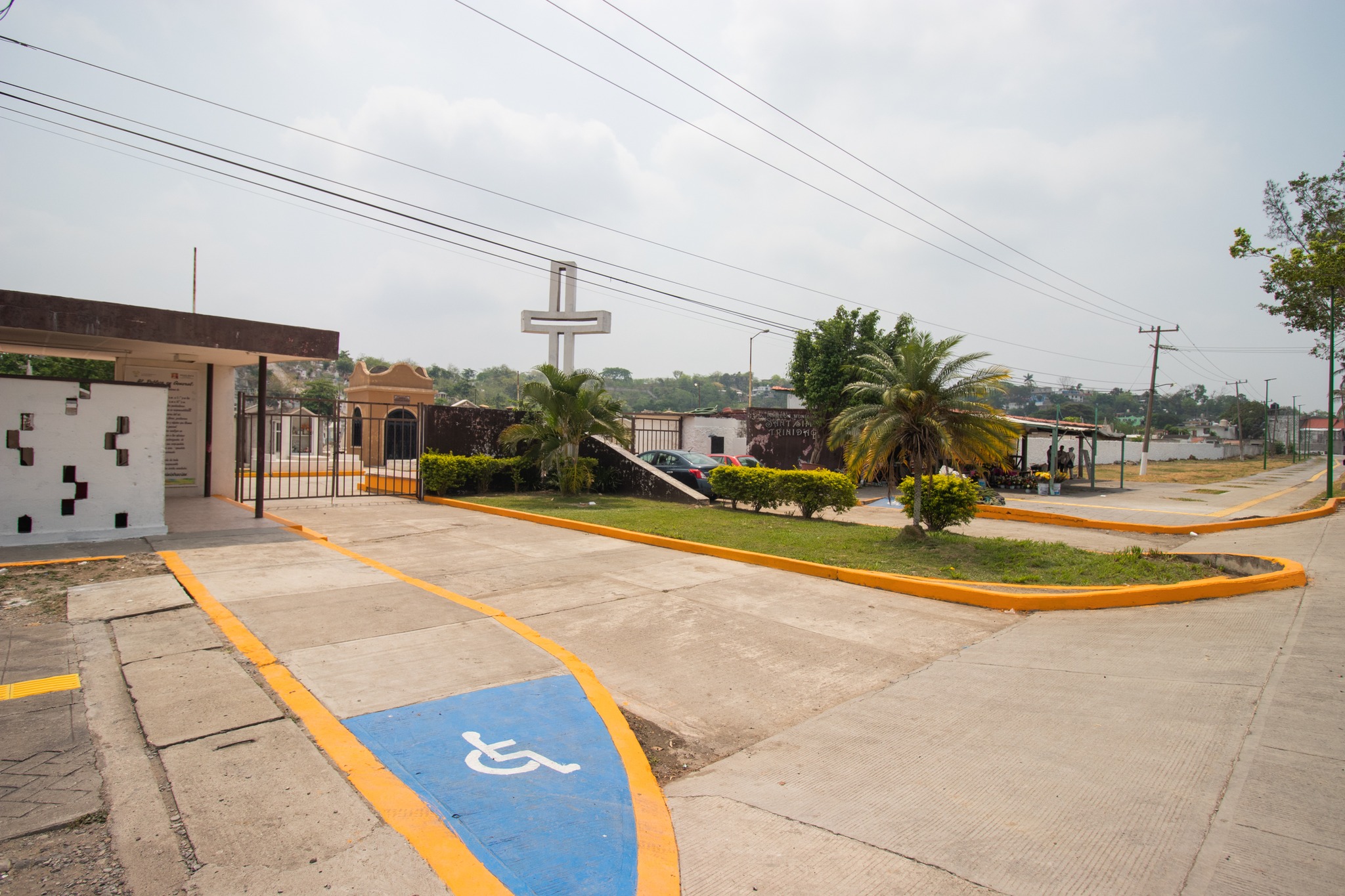 Listos los panteones municipales para conmemorar el Día de las Madres