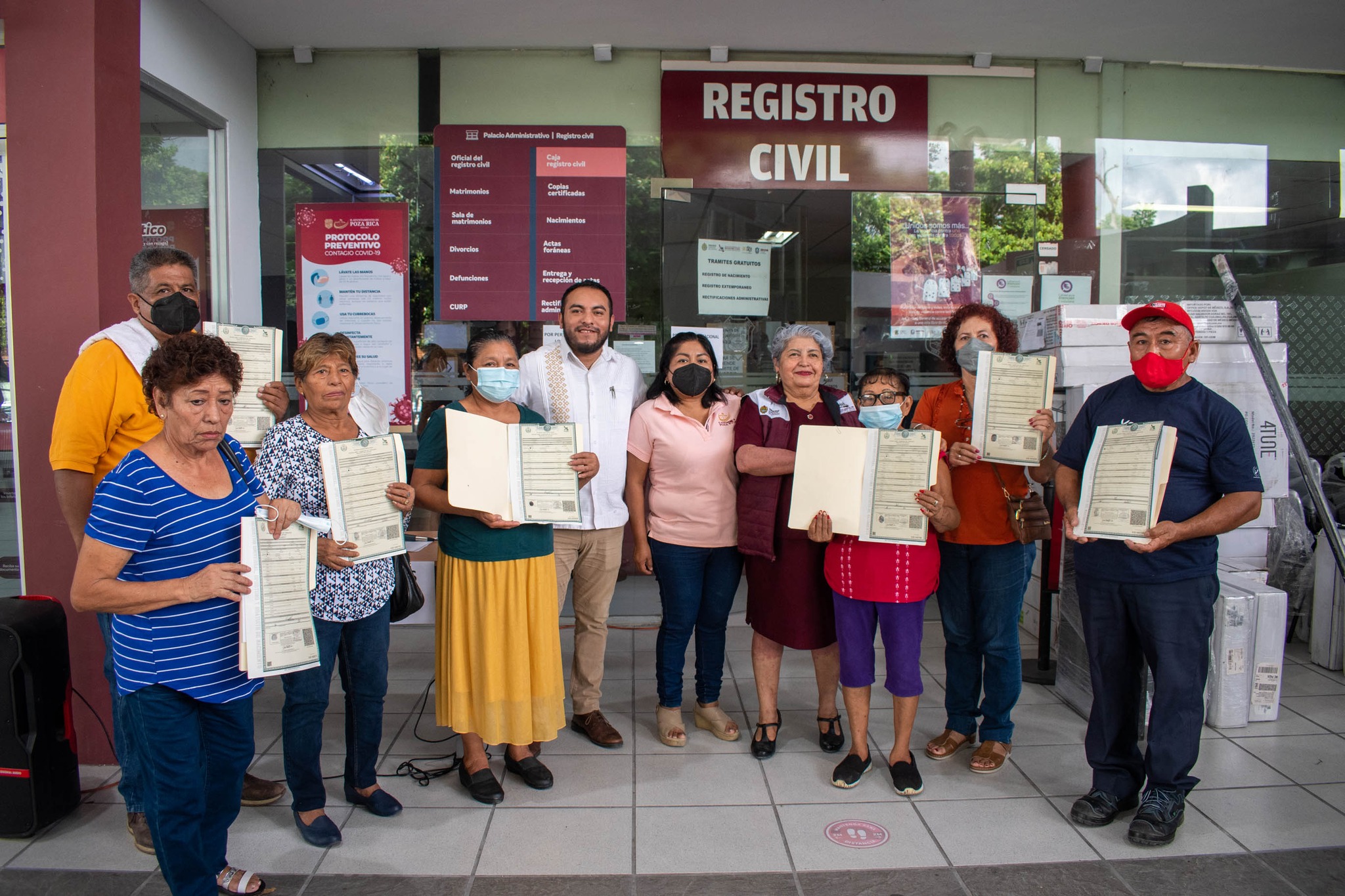 Entrega de 20 actas de nacimientos extemporáneas