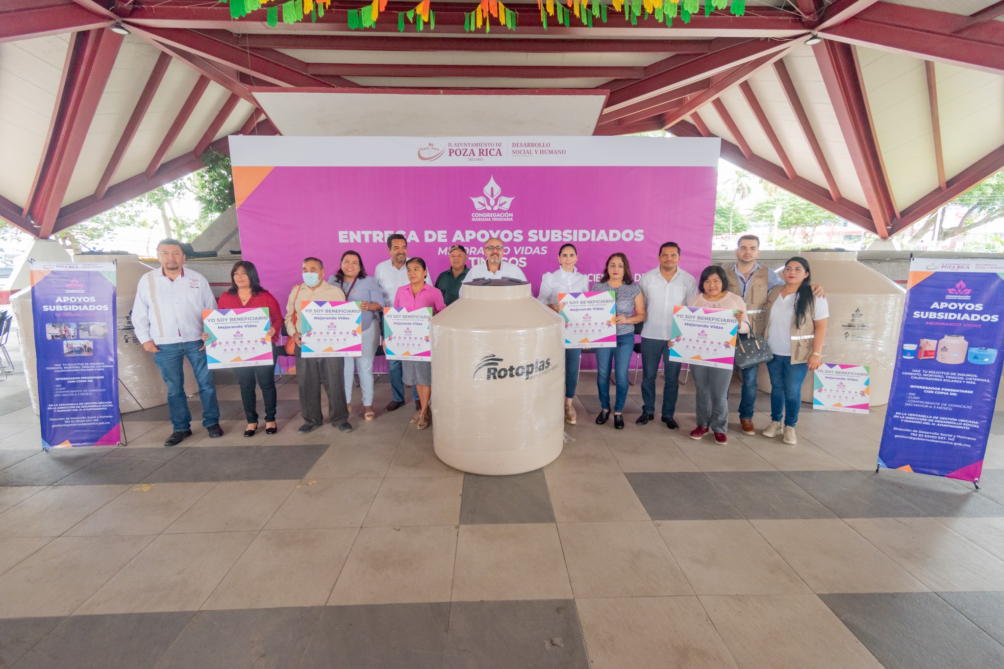 Entrega de un filtro de agua y 23 tinacos subsidiados para familias en situación vulnerable