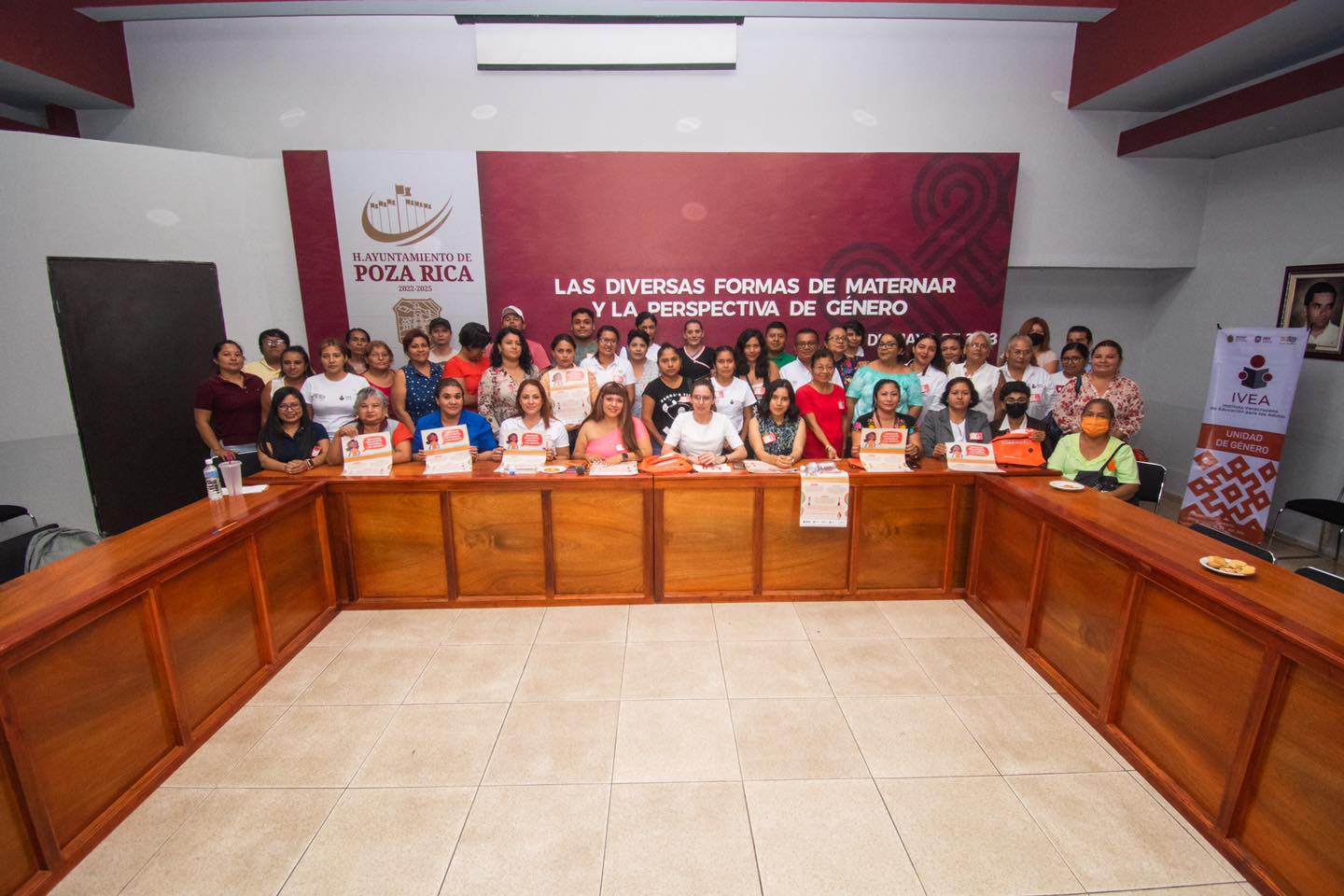 Plática sobre “Las diversas formas de maternar y la perspectiva de género”