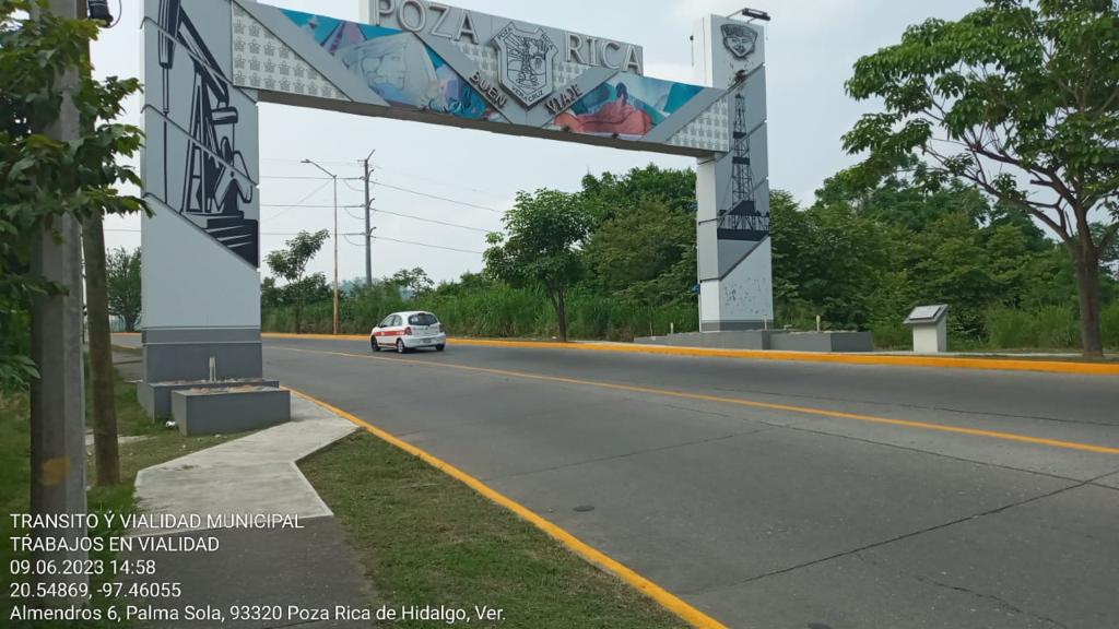 Trabajos de balizamiento de líneas divisoras de carriles, flechas indicadoras de sentido y guarniciones
