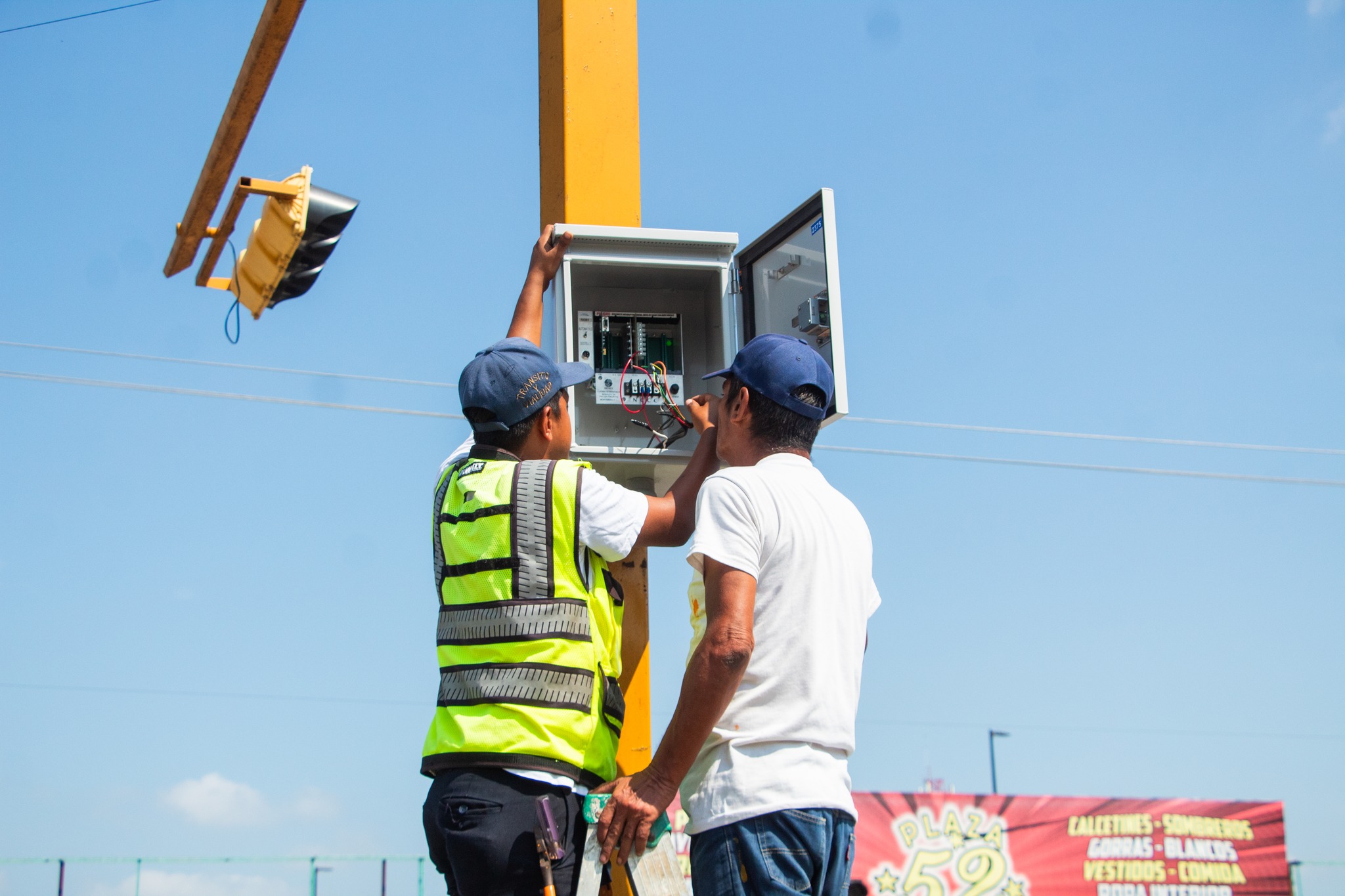 Rehabilitación de Semáforo en Carretera Poza Rica-Cazones