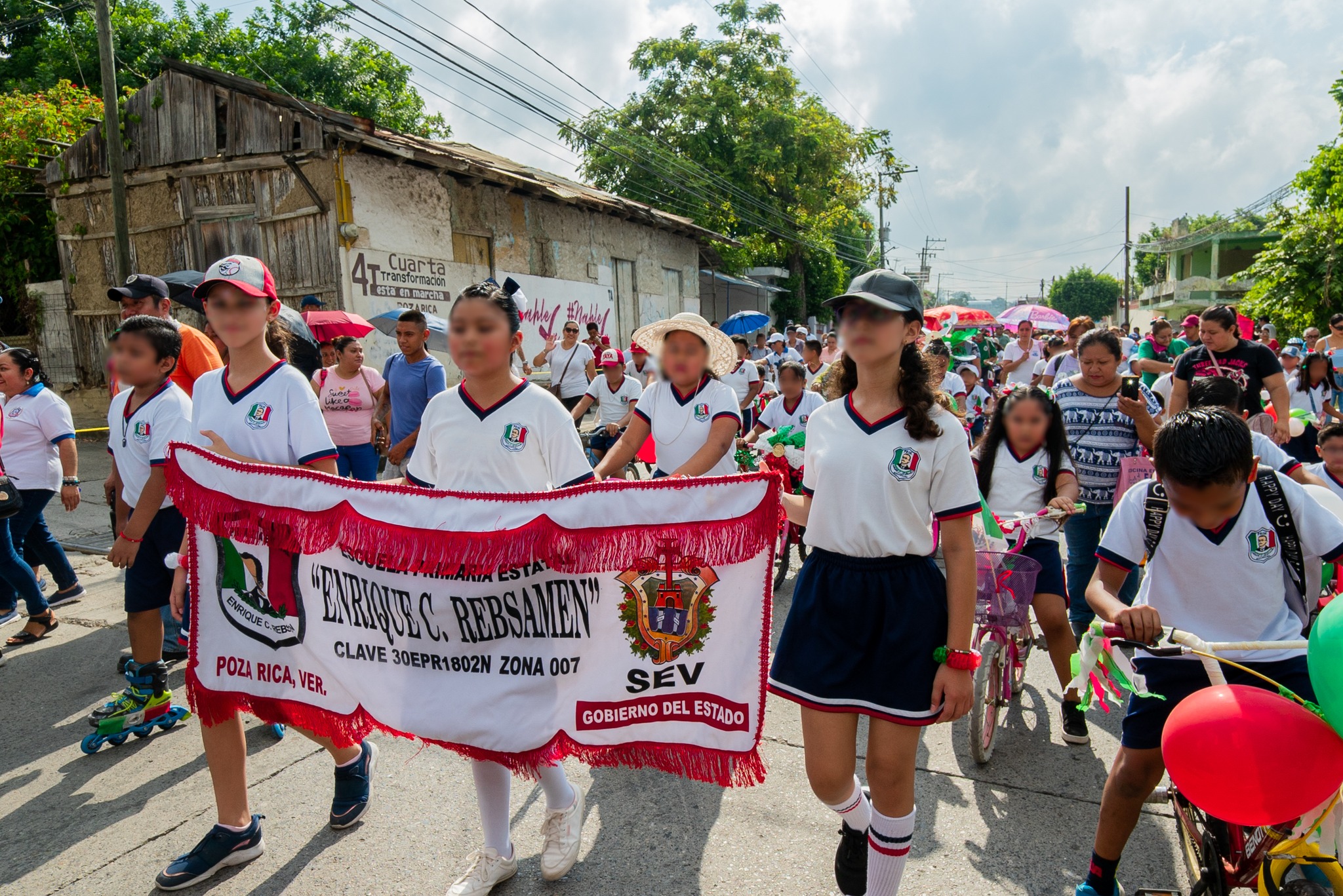 Resguardo Exitoso Durante la Marcha Conmemorativa por el Centenario de la Escuela Primaria Enrique C. Rébsamen