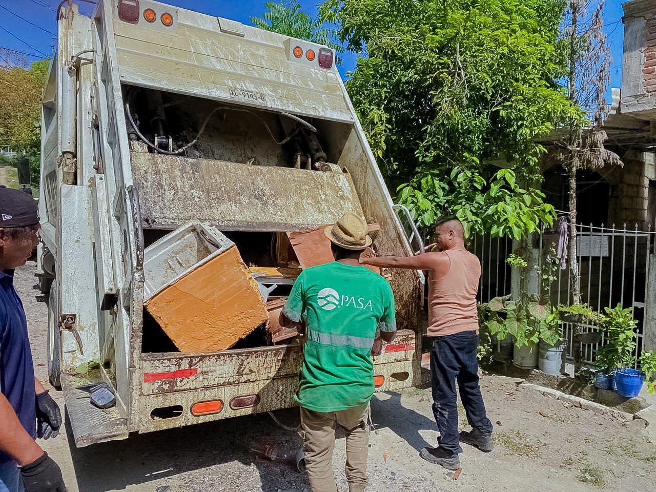 Exitosa Campaña para la Erradicación de Criaderos de Mosquitos en la Colonia Agustín Lara de Poza Rica