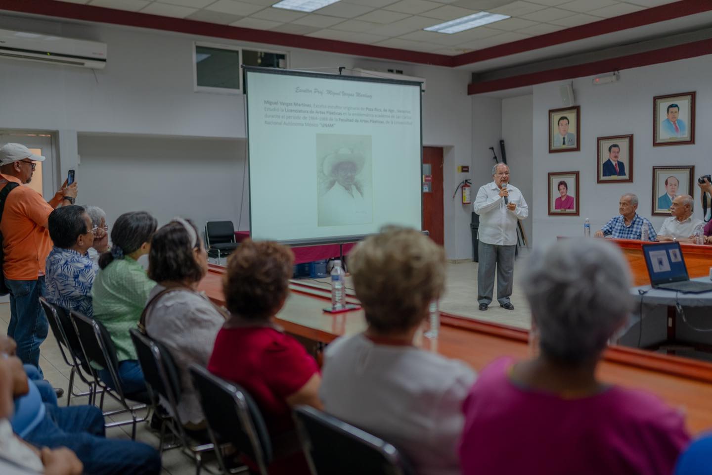 Se Rinde Tributo al Escultor Miguel Vargas en su Primer Aniversario Luctuoso